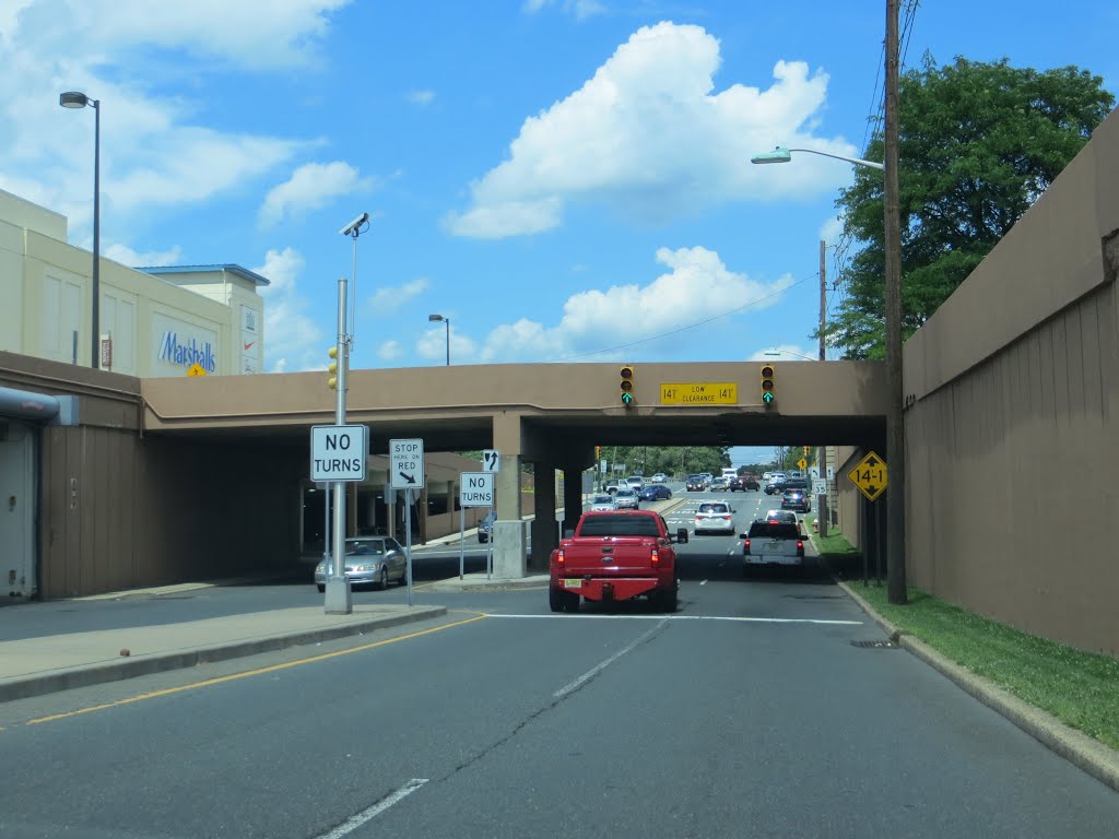 Mall Overpass, Парамус