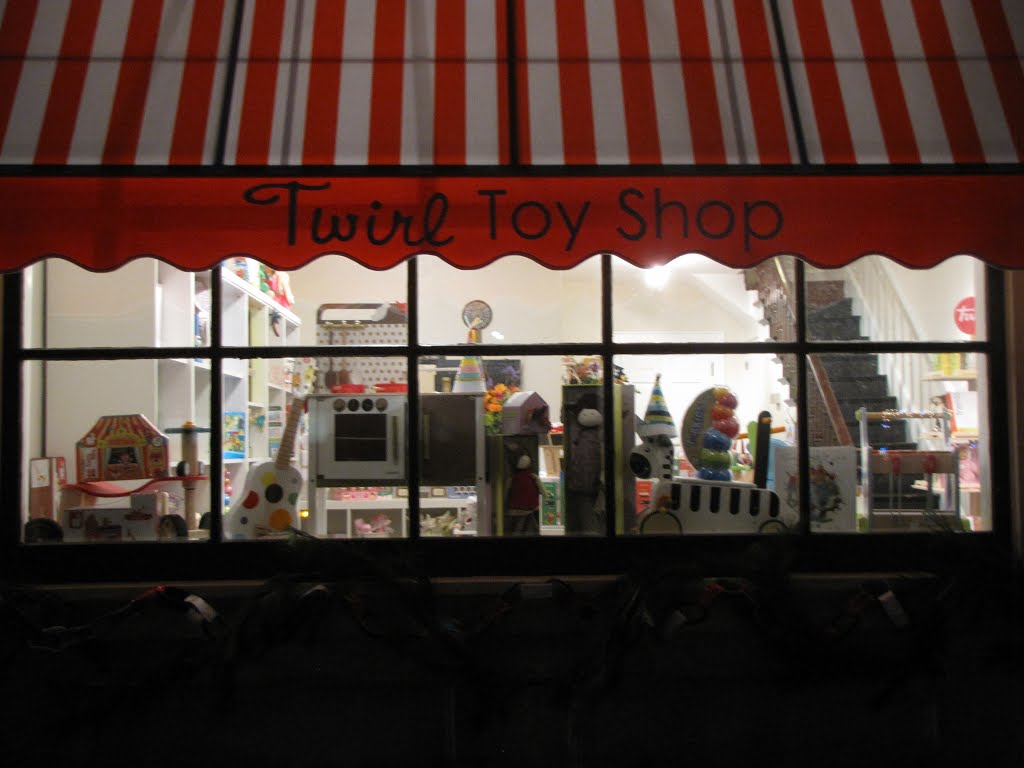 Twirl Toy Shop at Night in Pennington, Пеннингтон