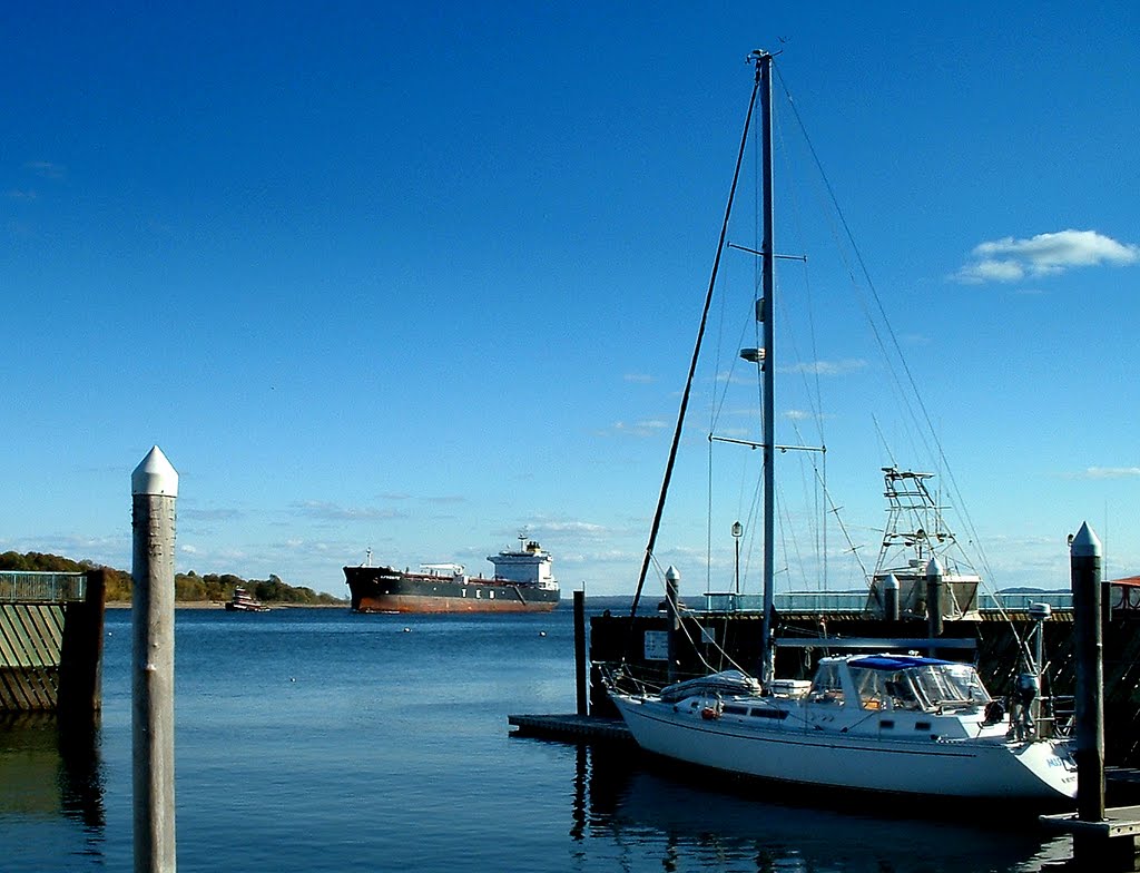 "Sailboat, Tanker, Tug" - Perth Amboy Municipal Marina - Arthur Kill - Perth Amboy, NJ - 11.10.2008, Перт-Амбой