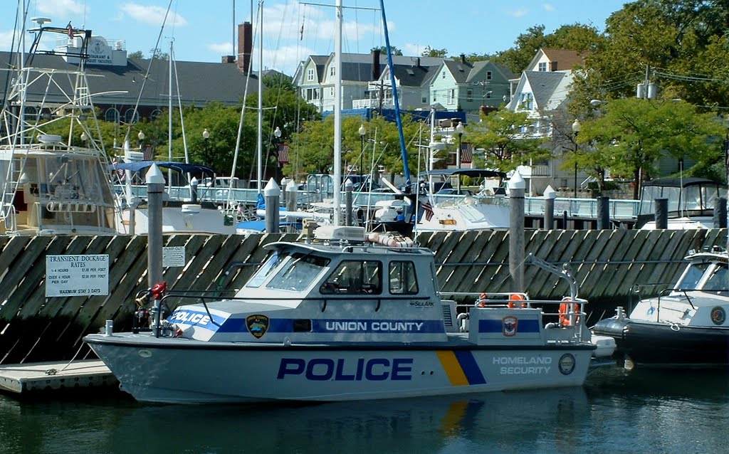 "Docking $2.00/ft. " - Transient Dock - Municipal Marina - Union County N.J. Police Boat UC Marine 1 - Front St. - Perth Amboy, NJ - 9.12.2007, Перт-Амбой