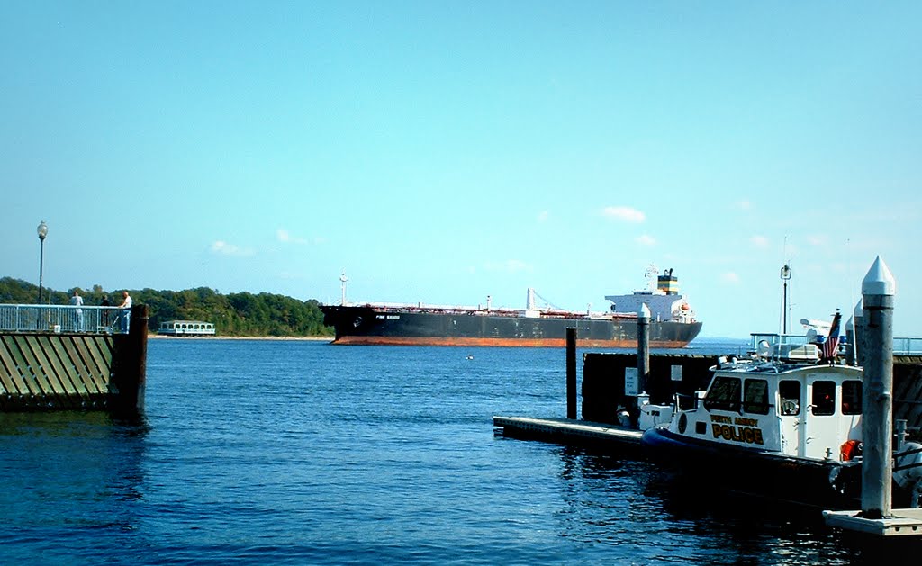 Tanker Pink Sands - Arthur Kill - PA Police Boat Marine 5 - Harborside Marina - Front St. - Perth Amboy, NJ - 10.7.2007, Перт-Амбой