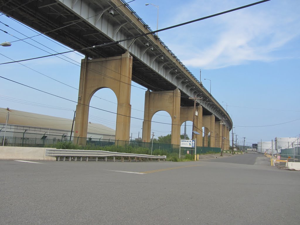 Under the Outerbridge Crossing, Перт-Амбой