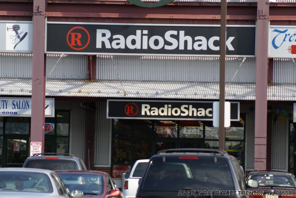 RADIO SHACK AT ROEBLING MARKET, Трентон