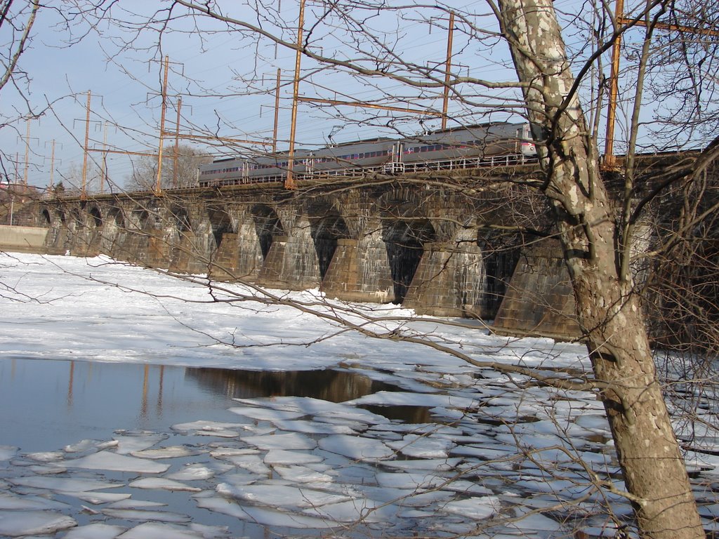 Railroad Bridge crossing Delaware River between Morrisville, PA and Trenton, NJ, Трентон