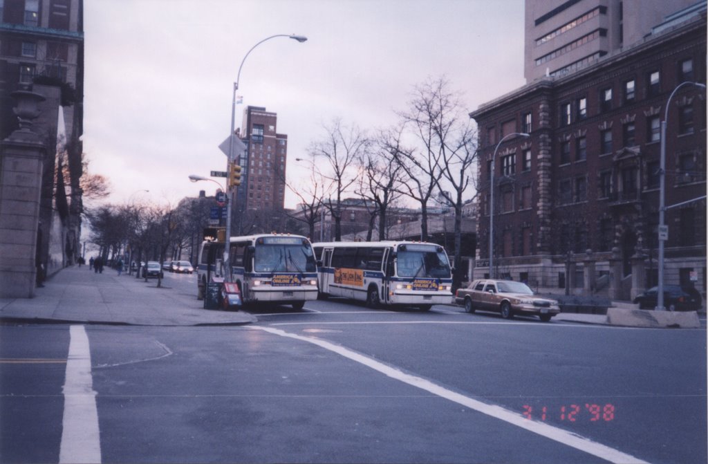 Intersection between Broadway and W 120th Street (Dec 31, 1998), Эджуотер