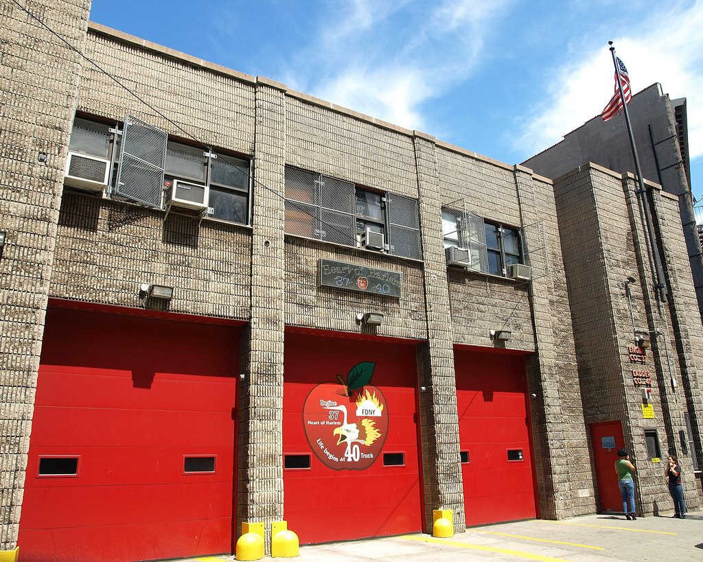 FDNY Firehouse Engine 37 & Ladder 40, Manhattanville, New York City, Эджуотер