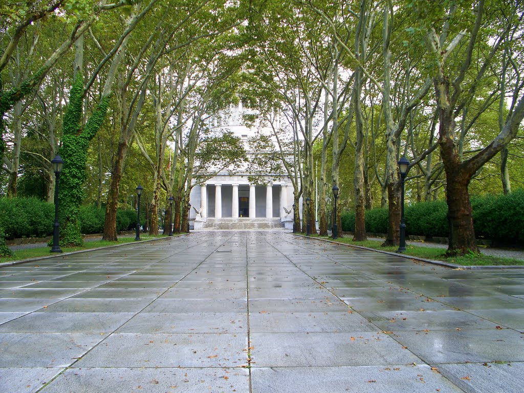 Who is buried here?  Grants tomb, New York City., Эджуотер