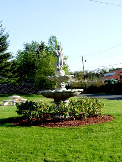 Fountain by the Township Road Department facility., Эдисон
