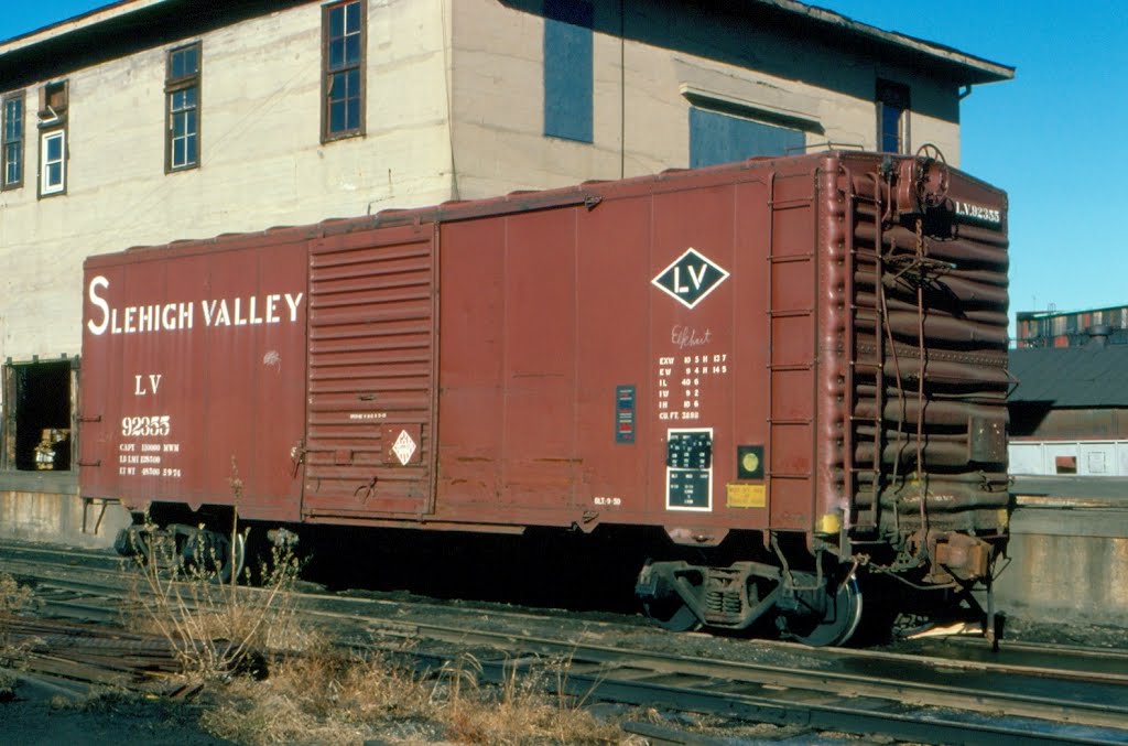 Lehigh Valley Railroad (Conrail) Box Car No. 92355 at Elizabethport, NJ, Элизабет