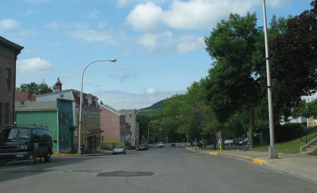 Down Front Street in Hudson, Атенс
