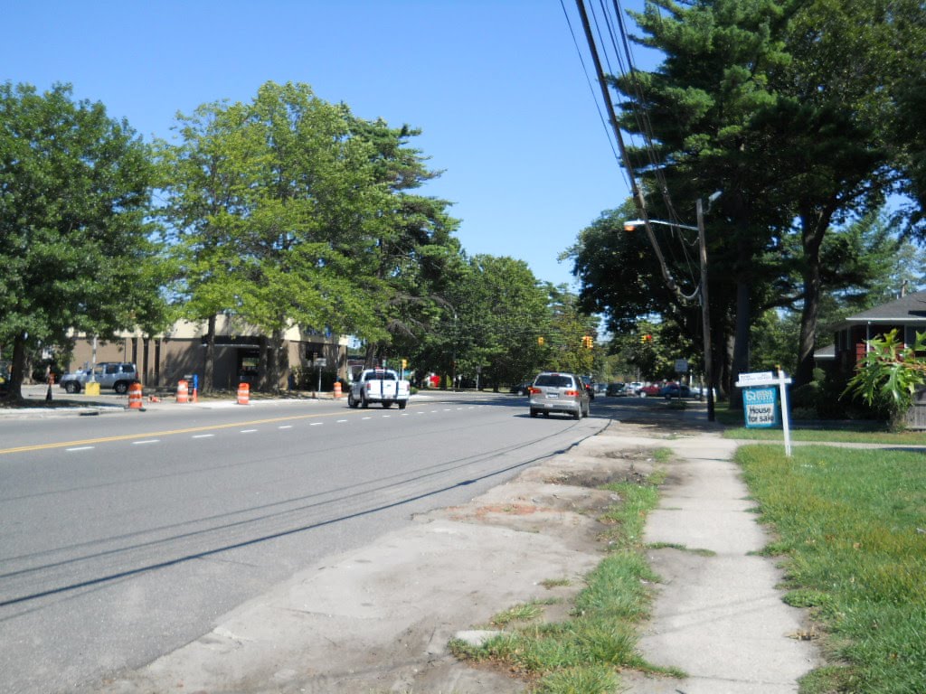 Second Avenue at Brentwood Road, looking east, Брентвуд