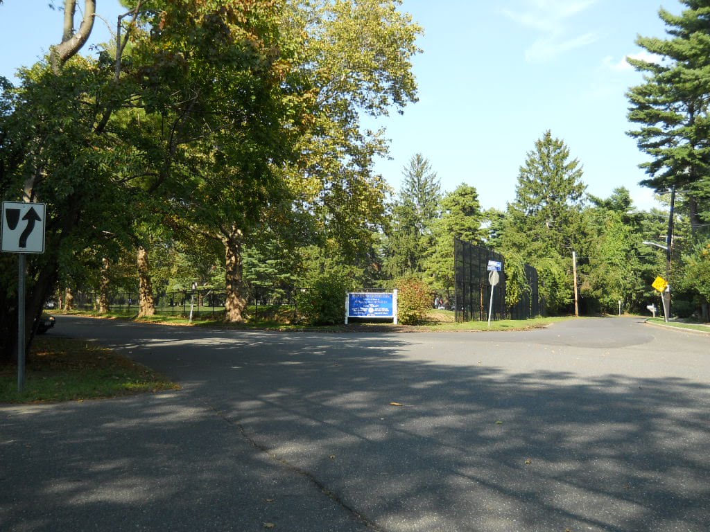 Brentwood Parkway at Prospect Dr., Брентвуд