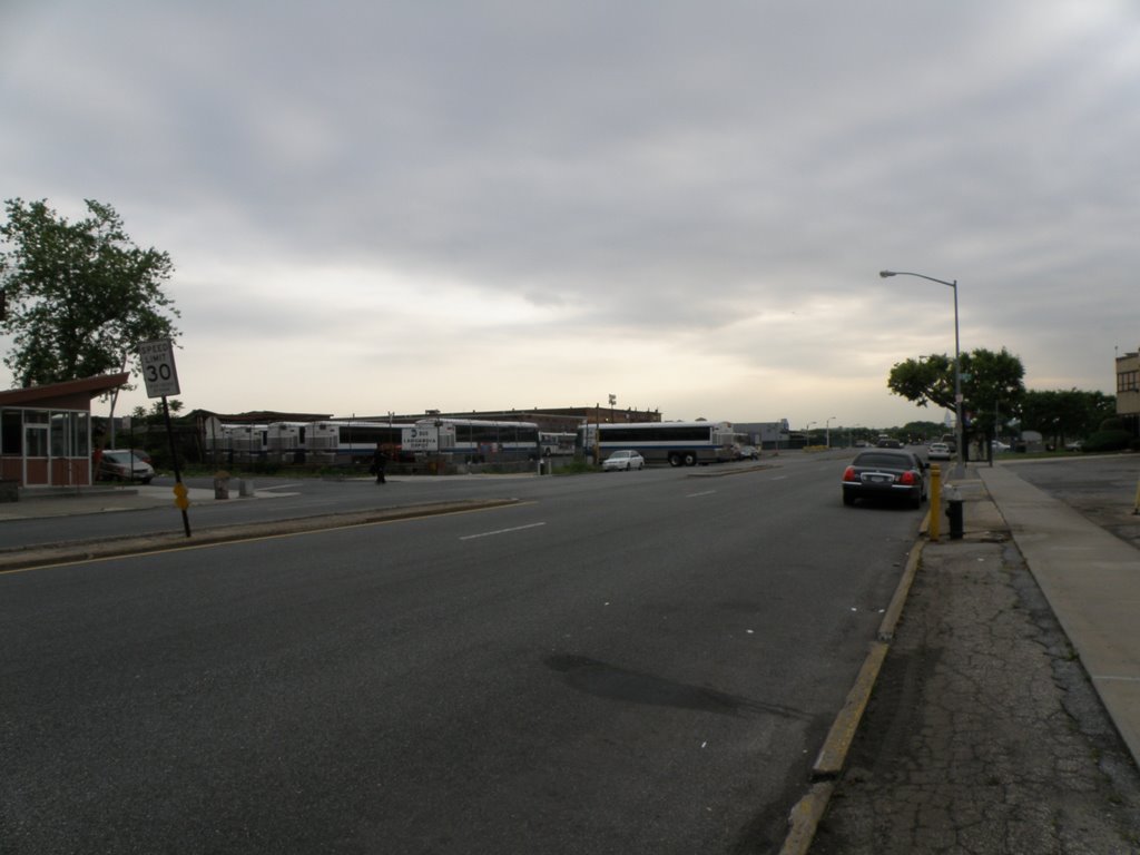 MTA Bus Depot at Laguardia Airport., Броквэй