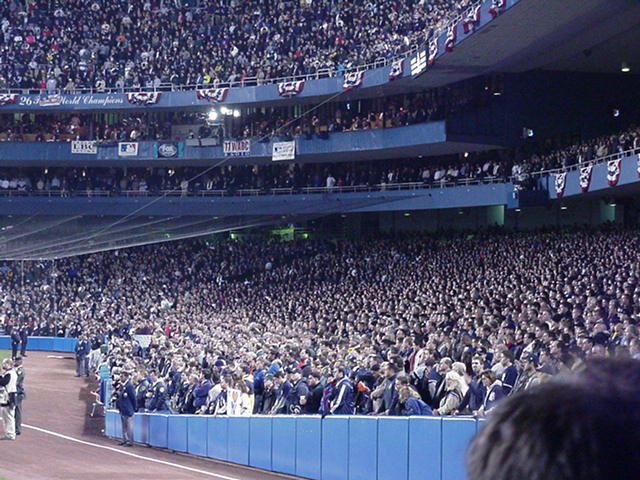 Old Yankee Stadium - 3rd Base Line - 2001 World Series Game 4 - H&M, Бронкс