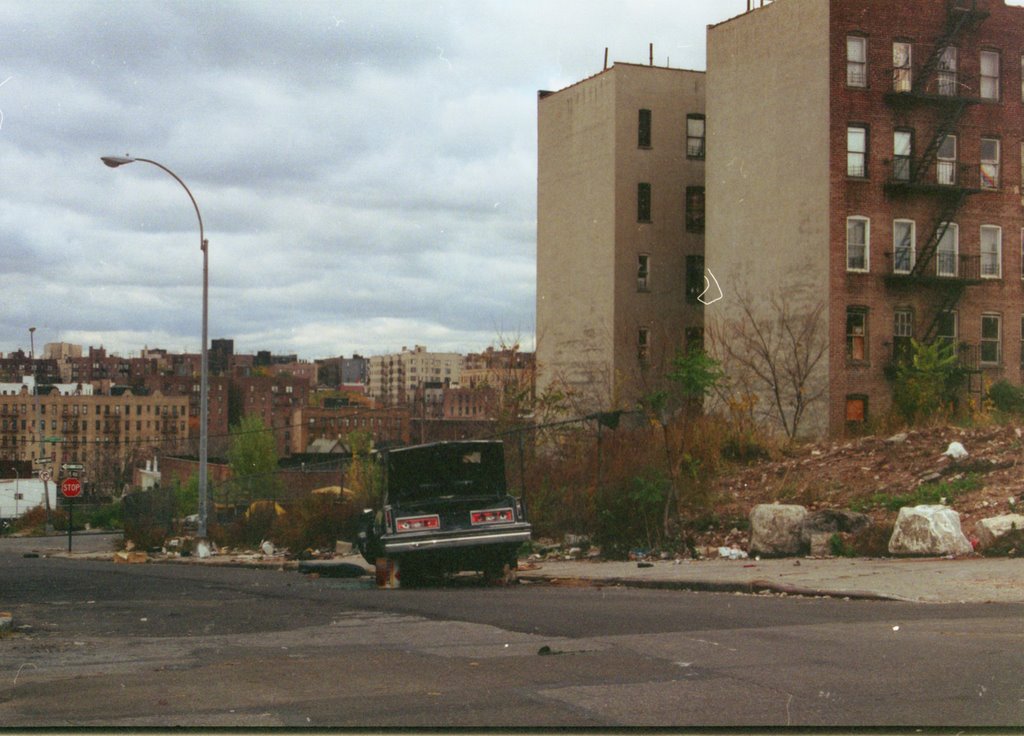 Picture of the south Bronx in 1992., Бронкс