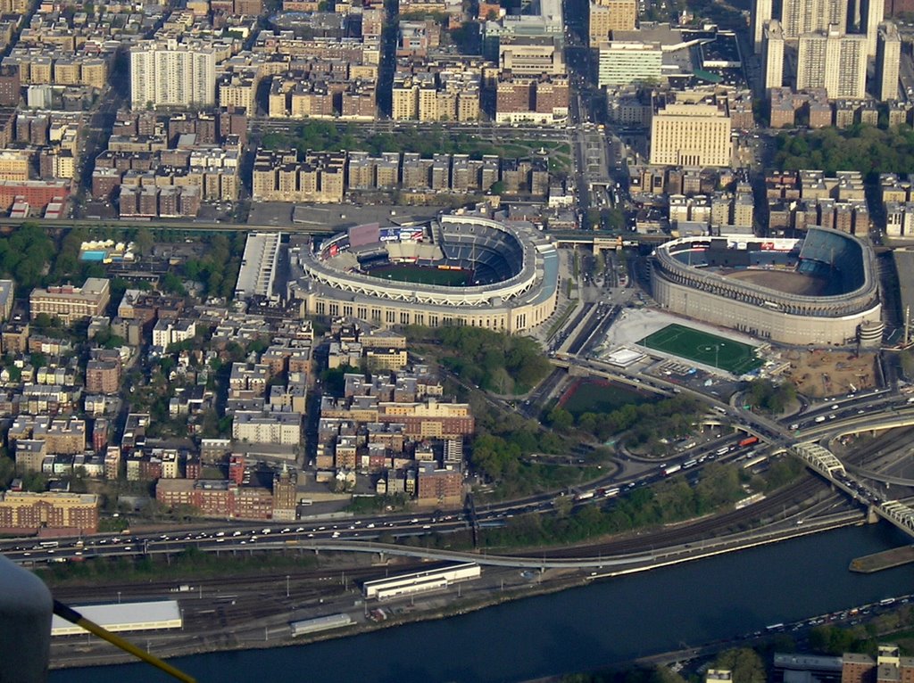 Yankee Stadiums - New and Old - H&M, Бронкс