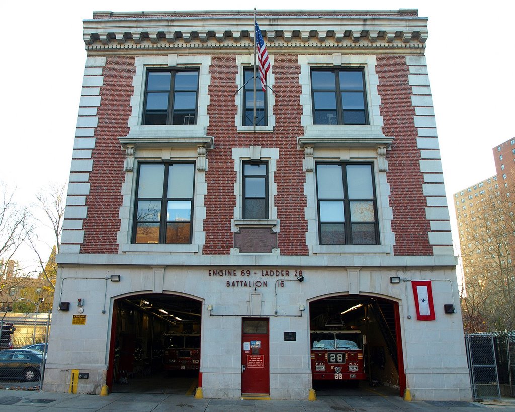 FDNY Firehouse Engine 69, Ladder 28 & Battalion 16, Harlem, New York City, Бронкс