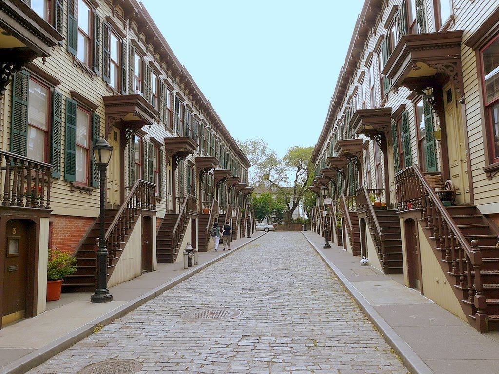 USA, le plus vieux quartier de Harlem avec les maisons en bois de Syvan Terrace, Бронкс