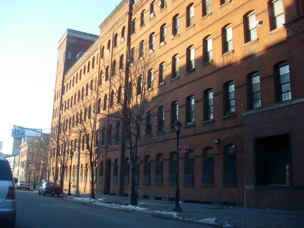 building in antiques district, Бронкс