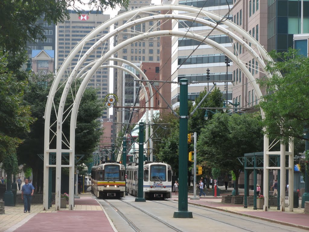 light rail on Main St. in Theater District, Buffalo, Буффало