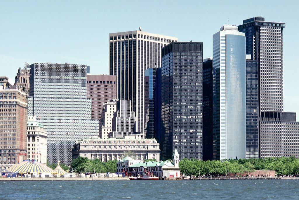 New York, Manhattans modern and old Buildings, Ваппингерс-Фоллс