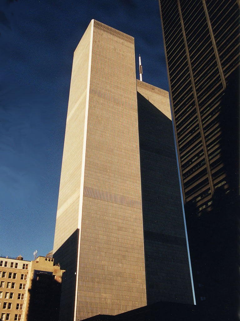 USA, vue de près les Tours Jumelles (World trade Center) à Manhattan en 2000, avant leurs chute, Вест-Хемпстид