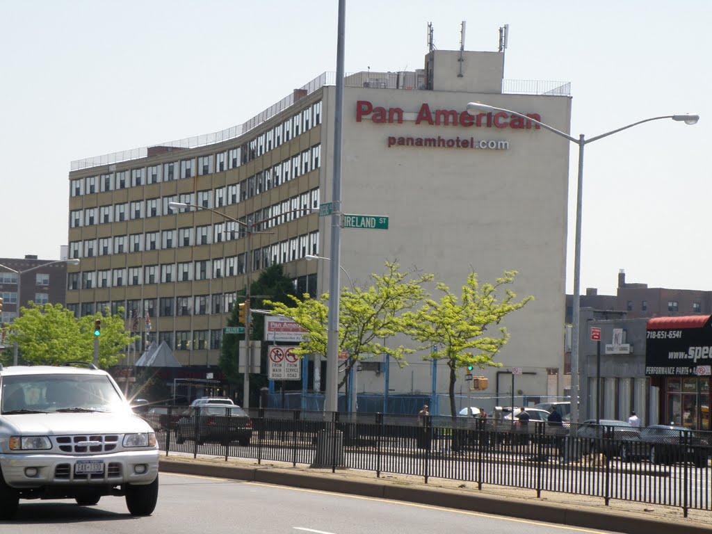 Beautiful Pan American building in the spring in New York City., Вудсайд