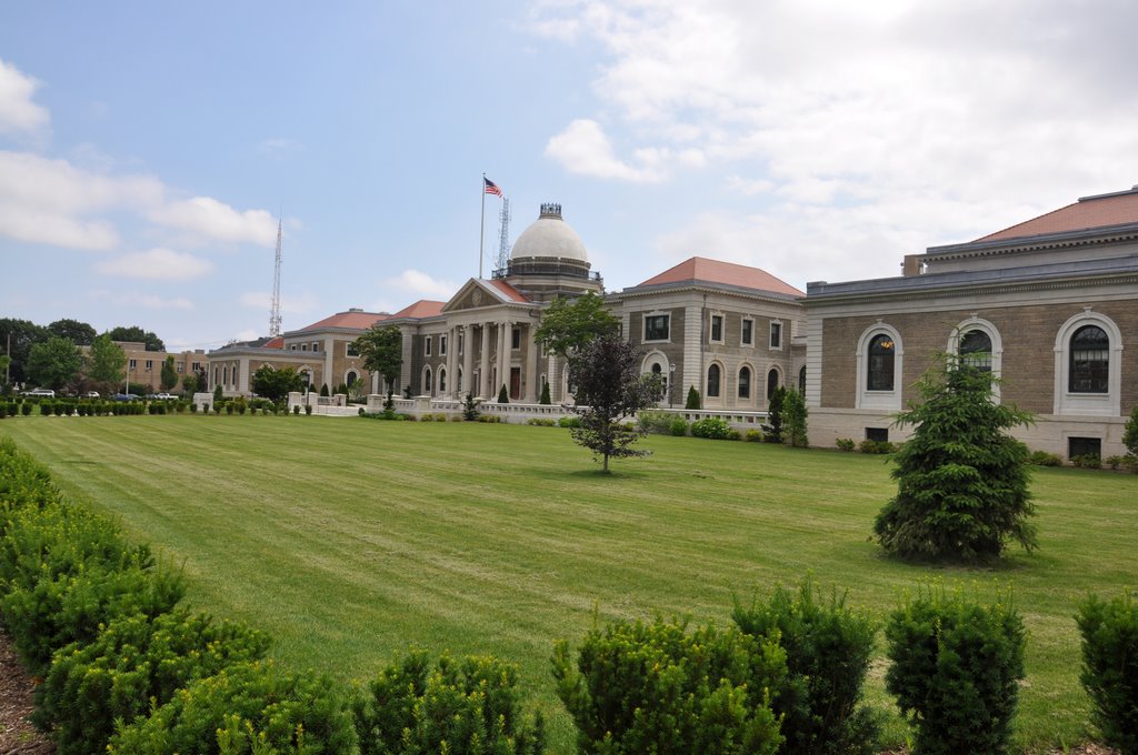 The Theodore Roosevelt Executive & Legislative Building of Nassau County - Mineola NY- H&M, Гарден-Сити
