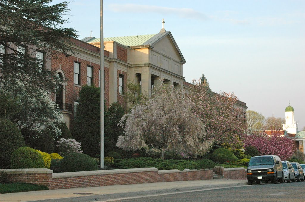 Side View of Chaminade High School, Mineola, Гарден-Сити