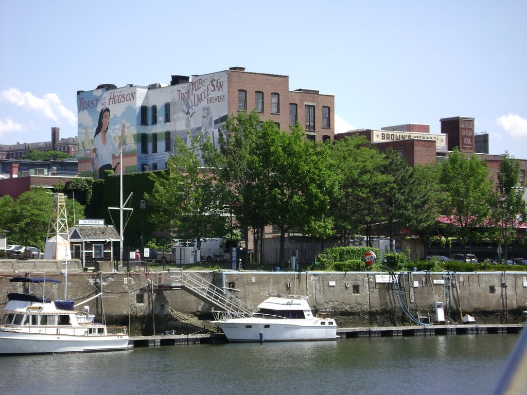 Troy Town Docks, Грин-Айленд