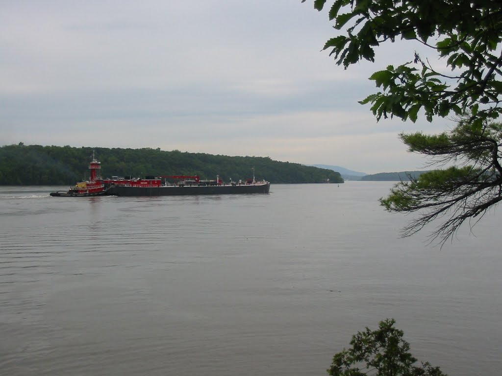 Barge on the Hudson, ДеВитт
