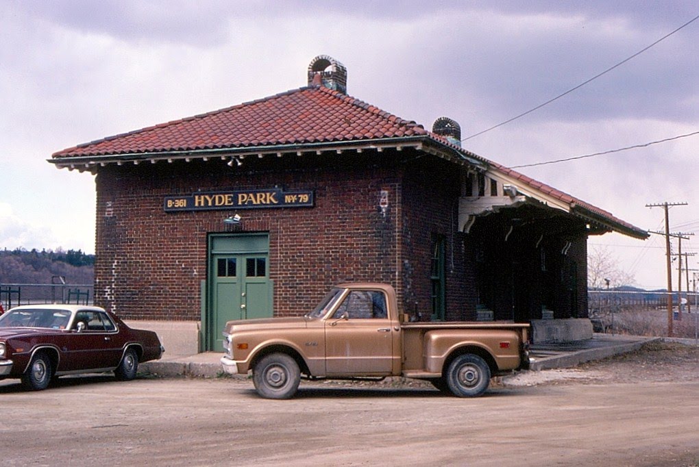 Former New York Central Railroad Station at Hyde Park, NY, ДеВитт