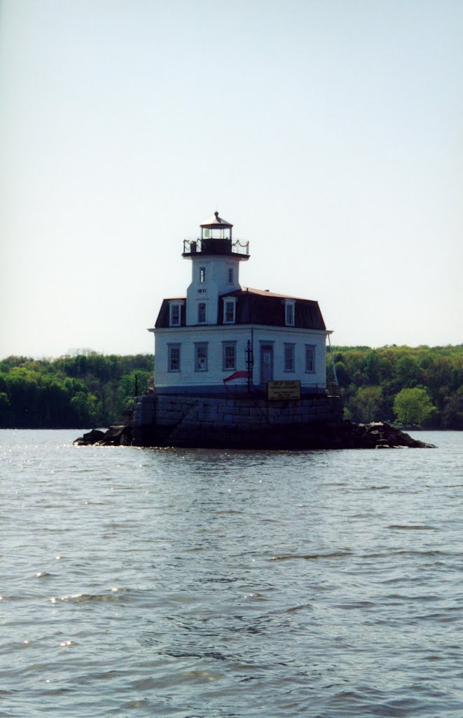 Esopus Meadows Lighthouse in the Hudson River near Staatsburg, NY, ДеВитт