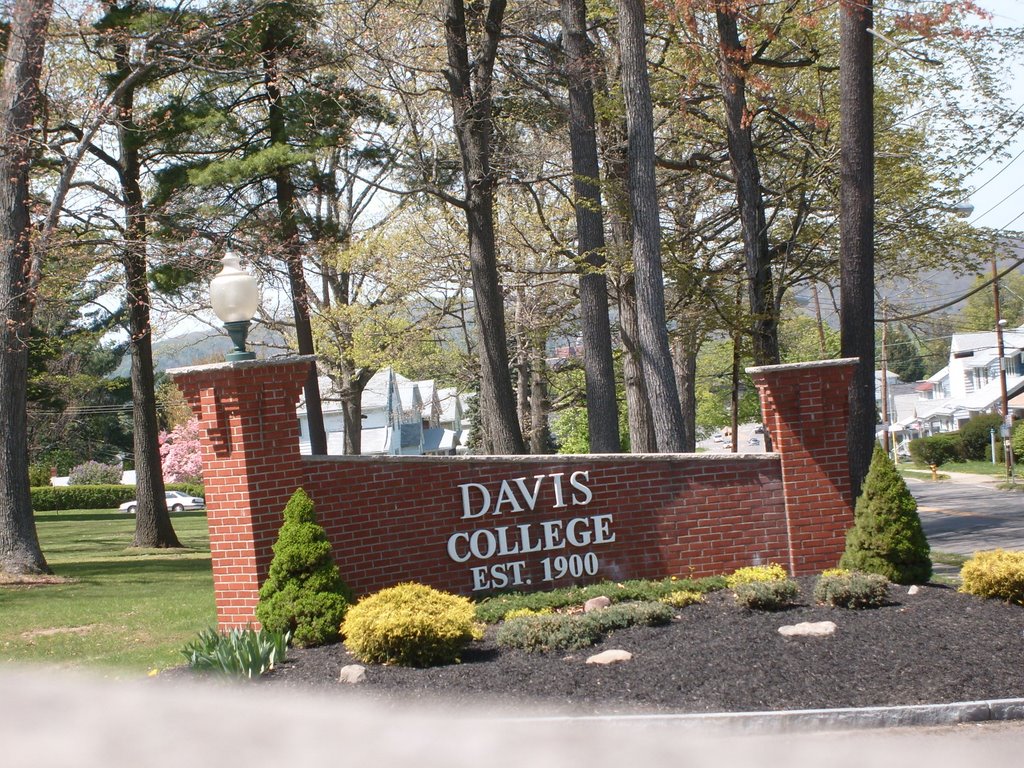 Entrance to Davis College, Джонсон-Сити