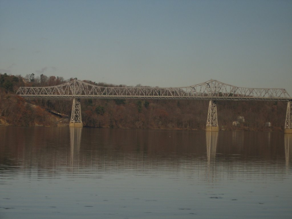 Rip Van Vinkle Bridge from Amtrak, Катскилл