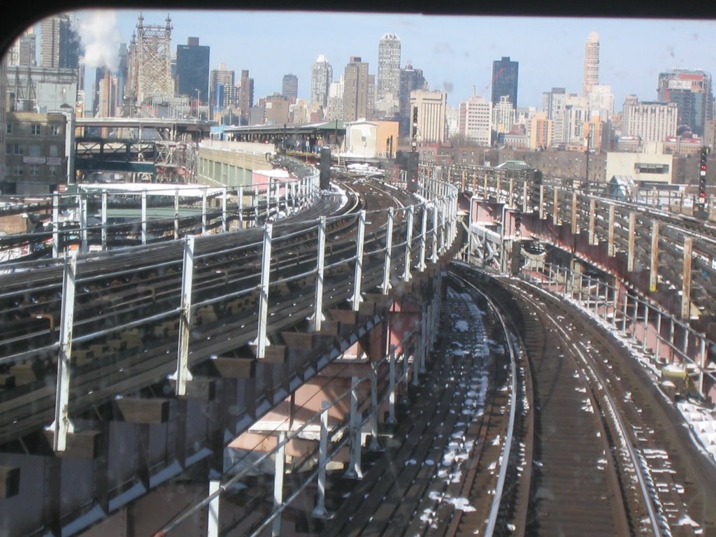 View from the Manhattan bound 7 train, Квинс