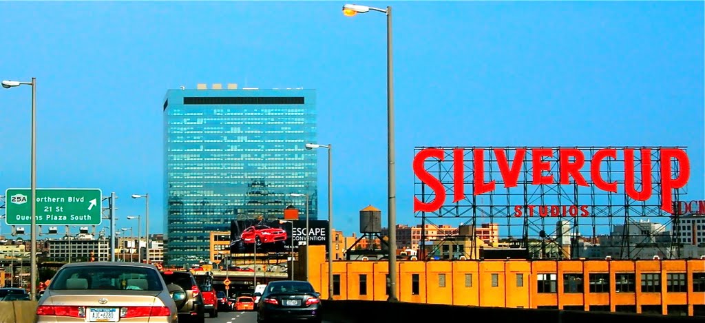 Silvercup Studios, the largest Film and TV studios in NYC. Formerly, Silvercup Bakery, Квинс