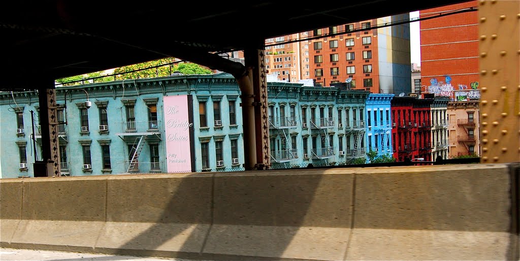 Old Tenements as seen from the Ed Koch Queensboro Bridge, Квинс