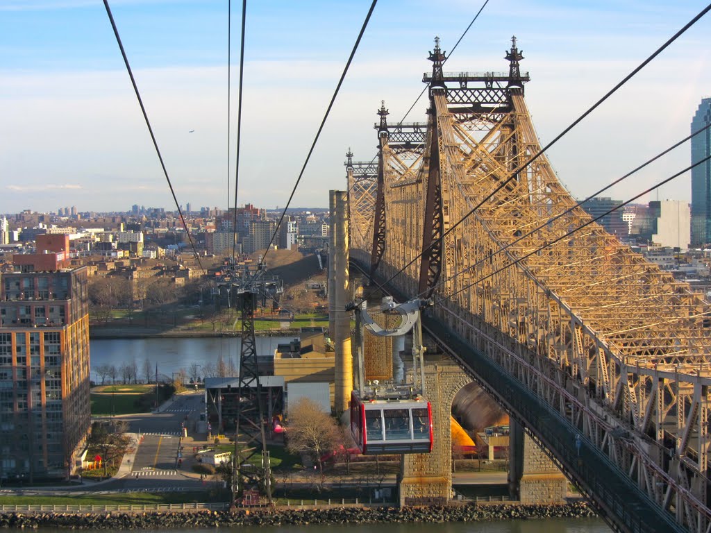 Roosevelt Island Tram & Queens Boro Bridge, Квинс