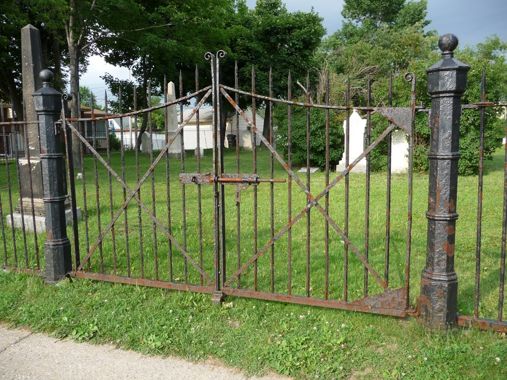 Wrought Iron Gate at entrance to Failing Cemetery, Кенмор