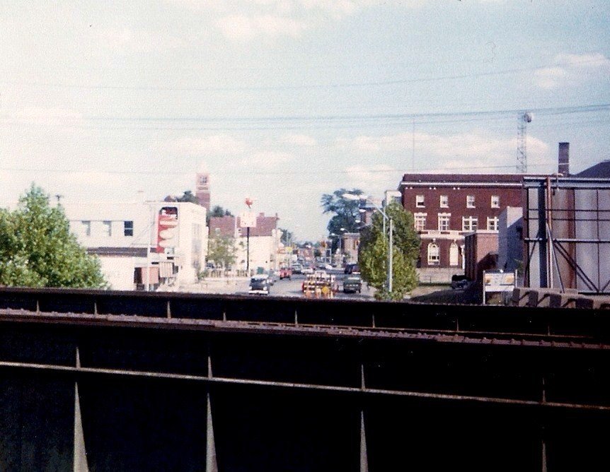Looking down Broadway from railroad overpass, Кингстон