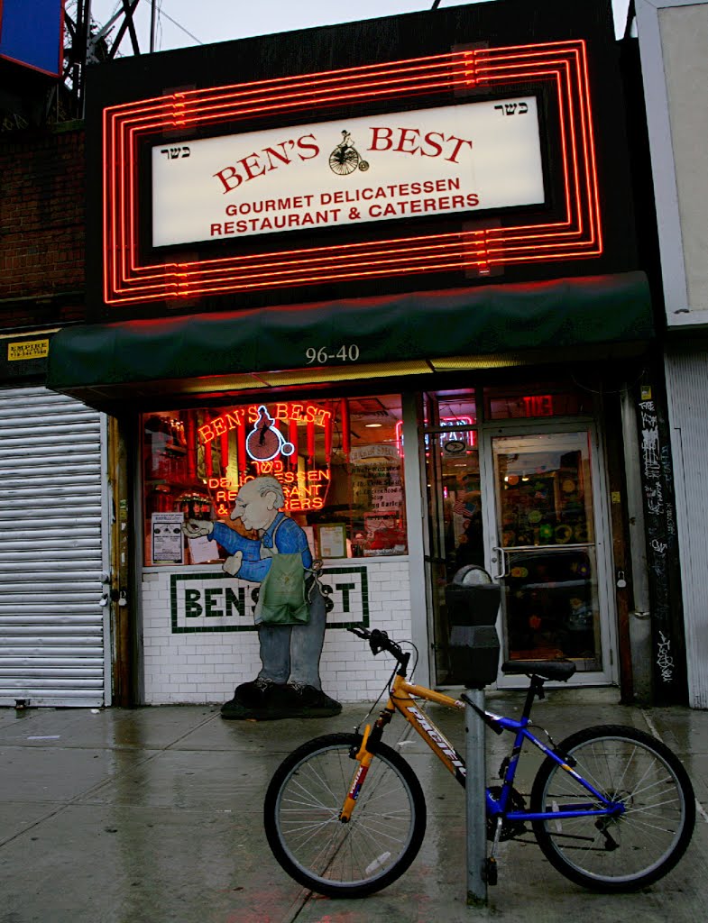 Bens Best on Queens Blvd., Корона