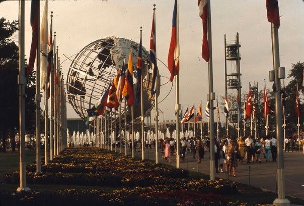 1964 New York City Worlds Fair, Flushing Meadows, The Promenade and Uni-Sphere, Корона