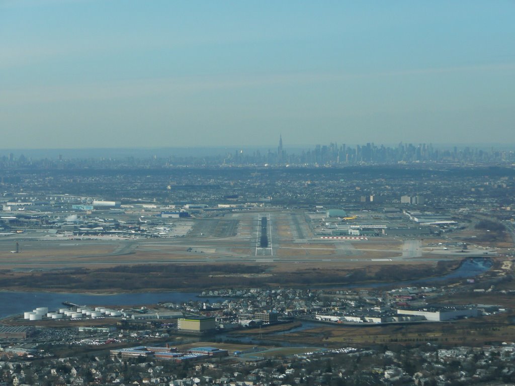 Final approach to JFK runway 31R, Лауренс