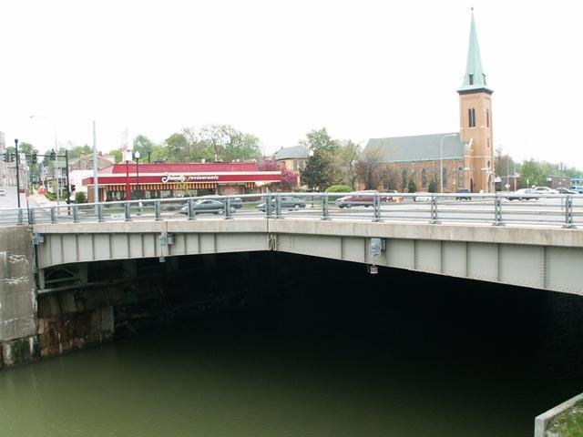Big Bridge, Локпорт