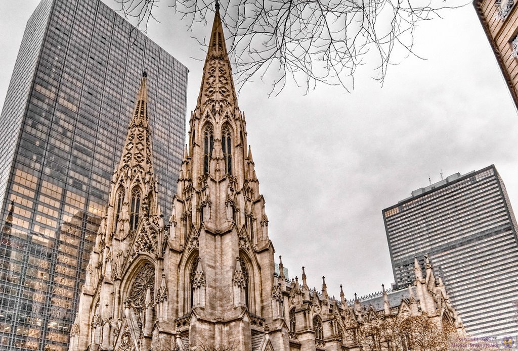 Framed -- St. Patricks Cathedral, Лонг-Айленд-Сити