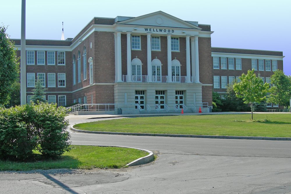 The old F-M High School, Миноа