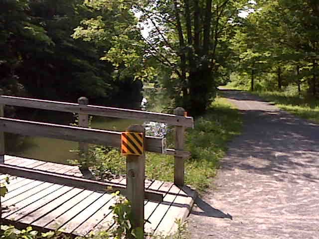 Bridge to Green Lakes State Park, Olde Erie Canal State Park, Manlius, NY, Миноа
