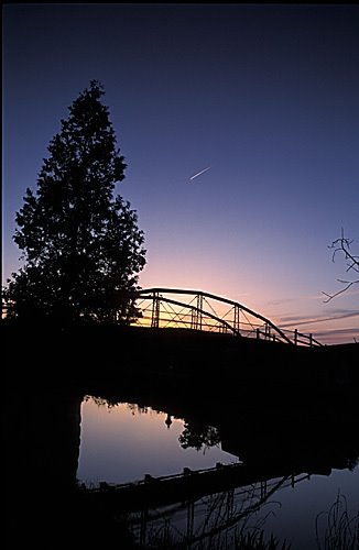 Erie Canal iron bridge sunset, Миноа