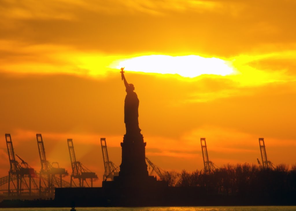 Statue of Liberty Light up the Sky, Нью-Рочелл